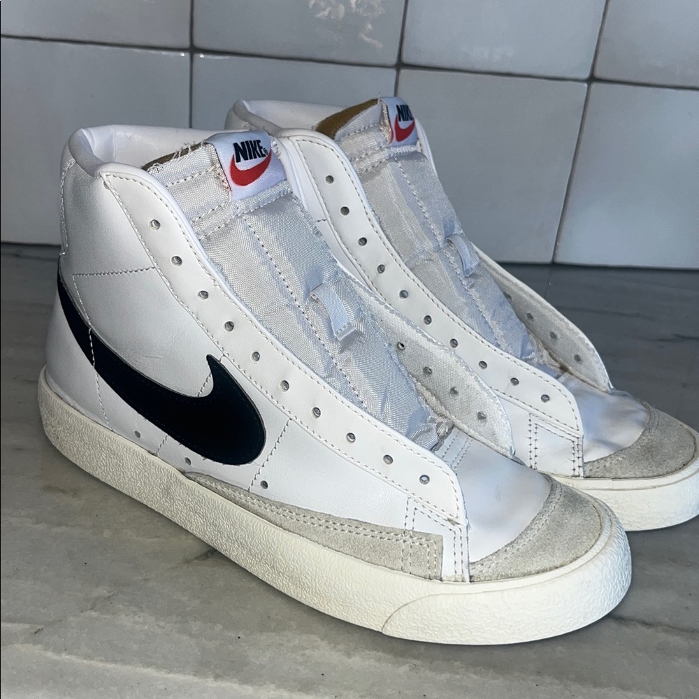 NIKE BLAZERS WHITE & BLACK HIGH TOP SHOES sz 8